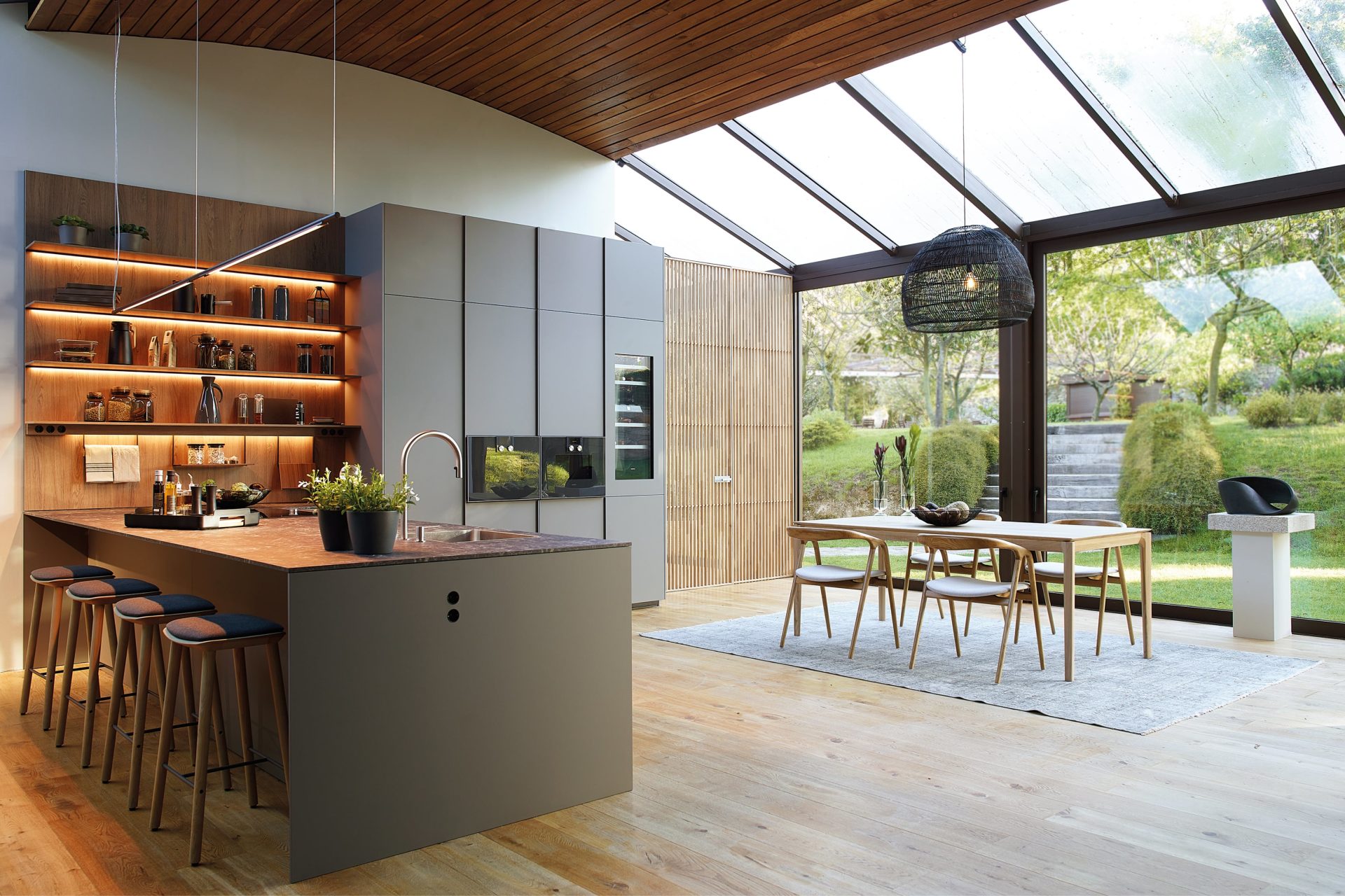 L-shaped kitchen with peninsula and open shelves in wood and grey