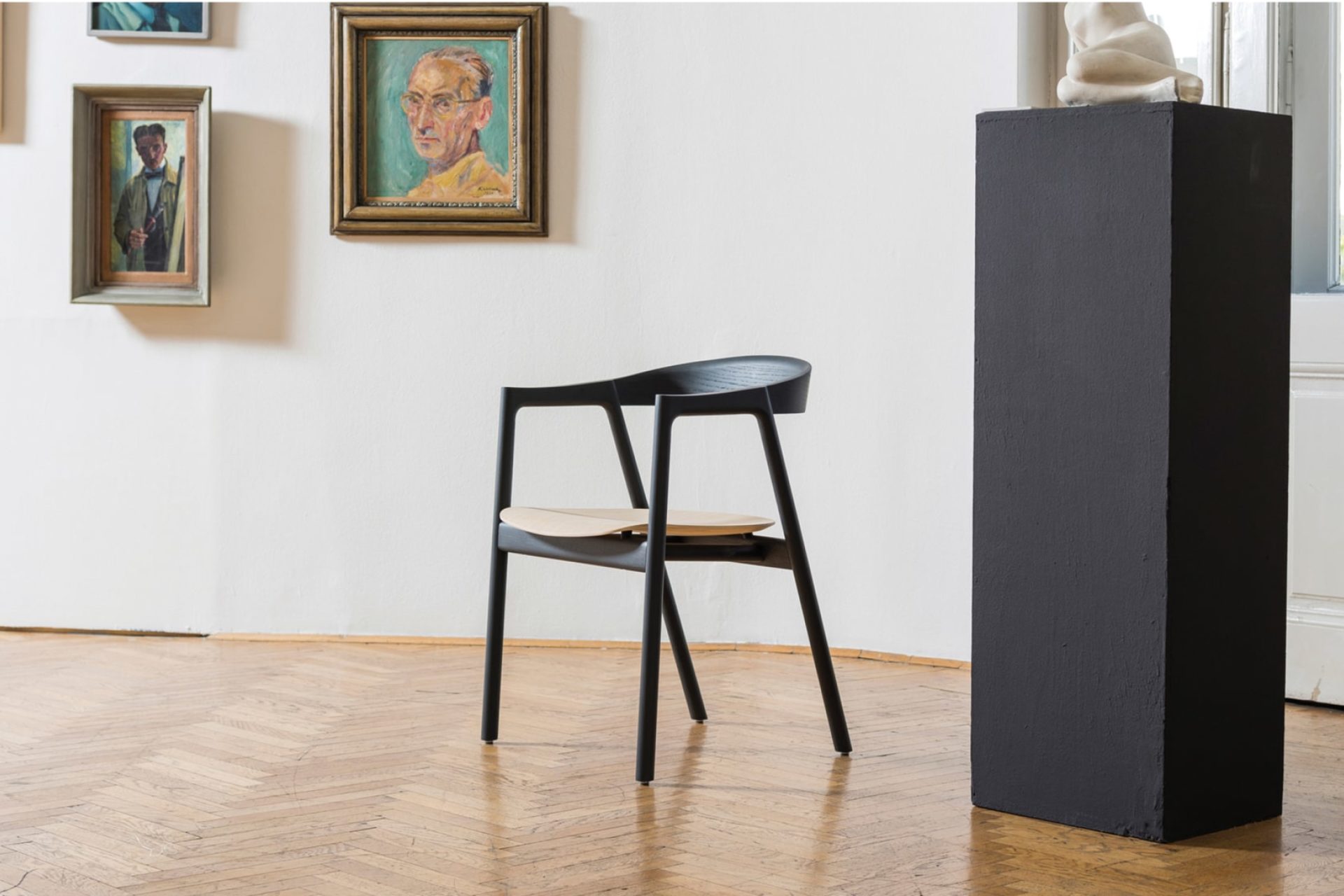 Solid oak chair in black with a rounded design