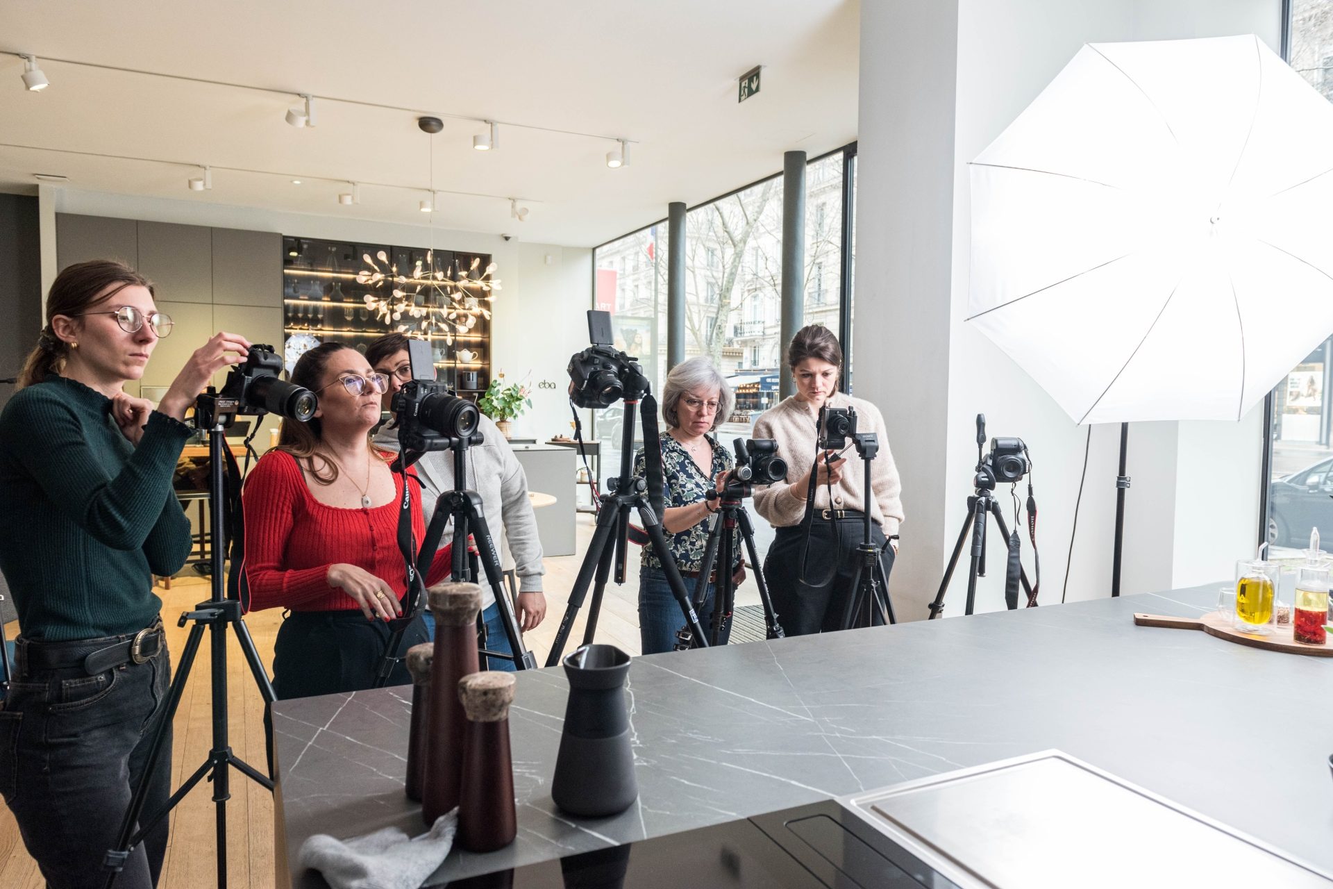 Création de contenus au showroom eba Haussmann lors d’une formation en vidéo culinaire