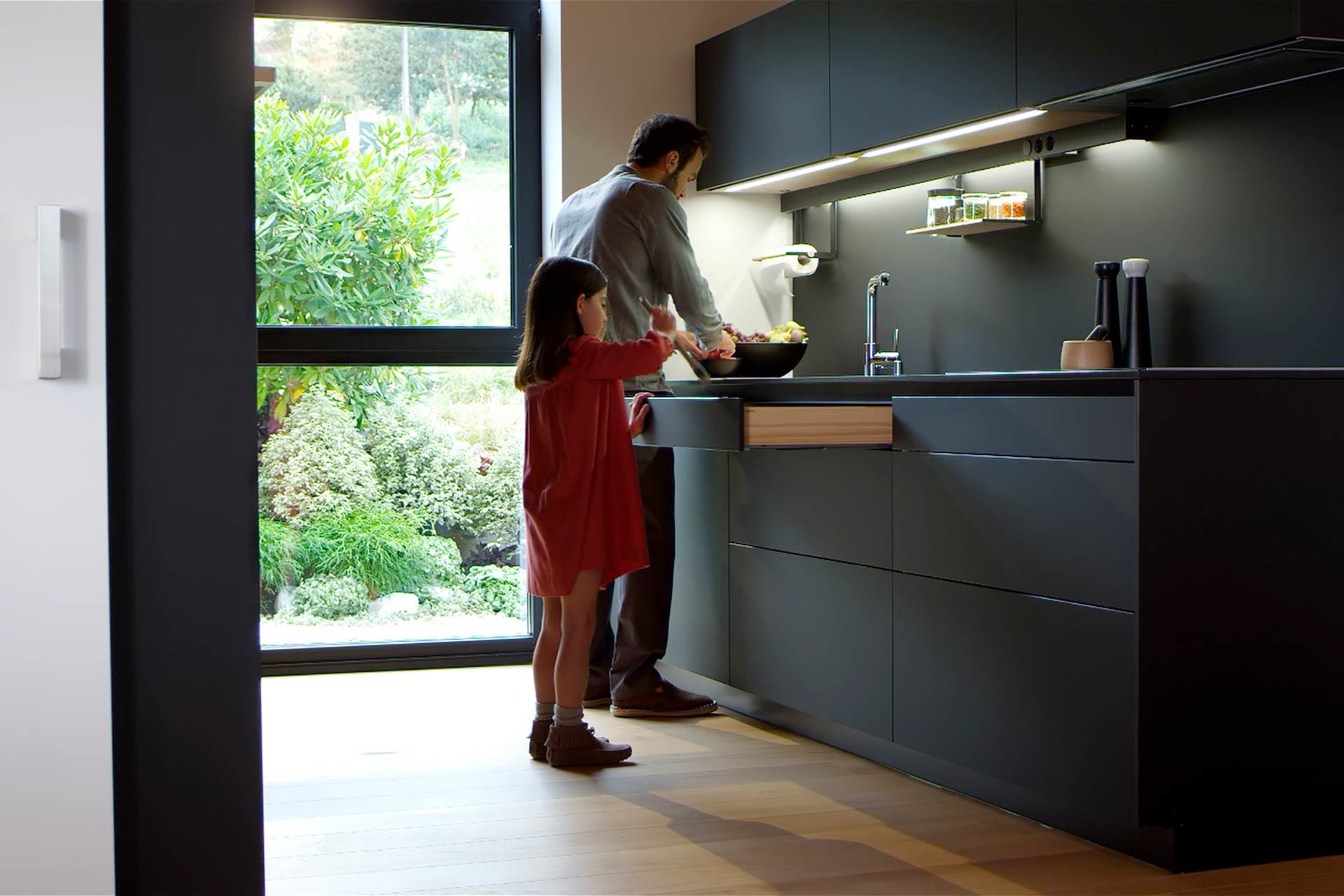 Les clés d’une cuisine ouverte avec éclairage LED intégré haut de gamme